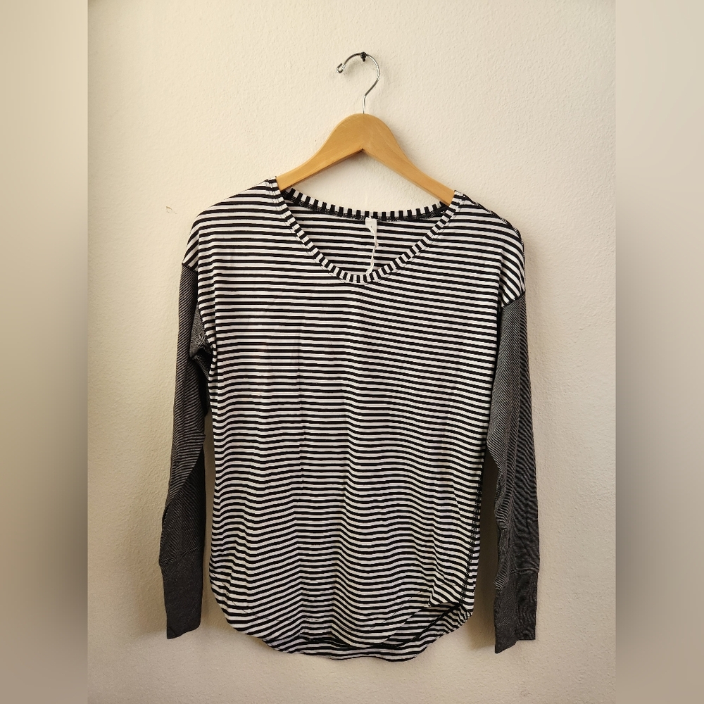 Lululemon Women's Weekend Long Sleeve Shirt Classic Stripe Black White Size 4 - Picture 2 of 8